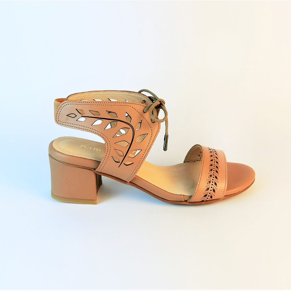 Sam Star 縷空獨特設計中跟綁帶涼鞋 奶茶色