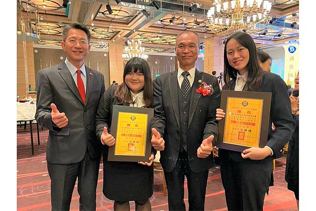 高師大志工團傳承15年十大傑青獎連中三元 青年日報 Line Today