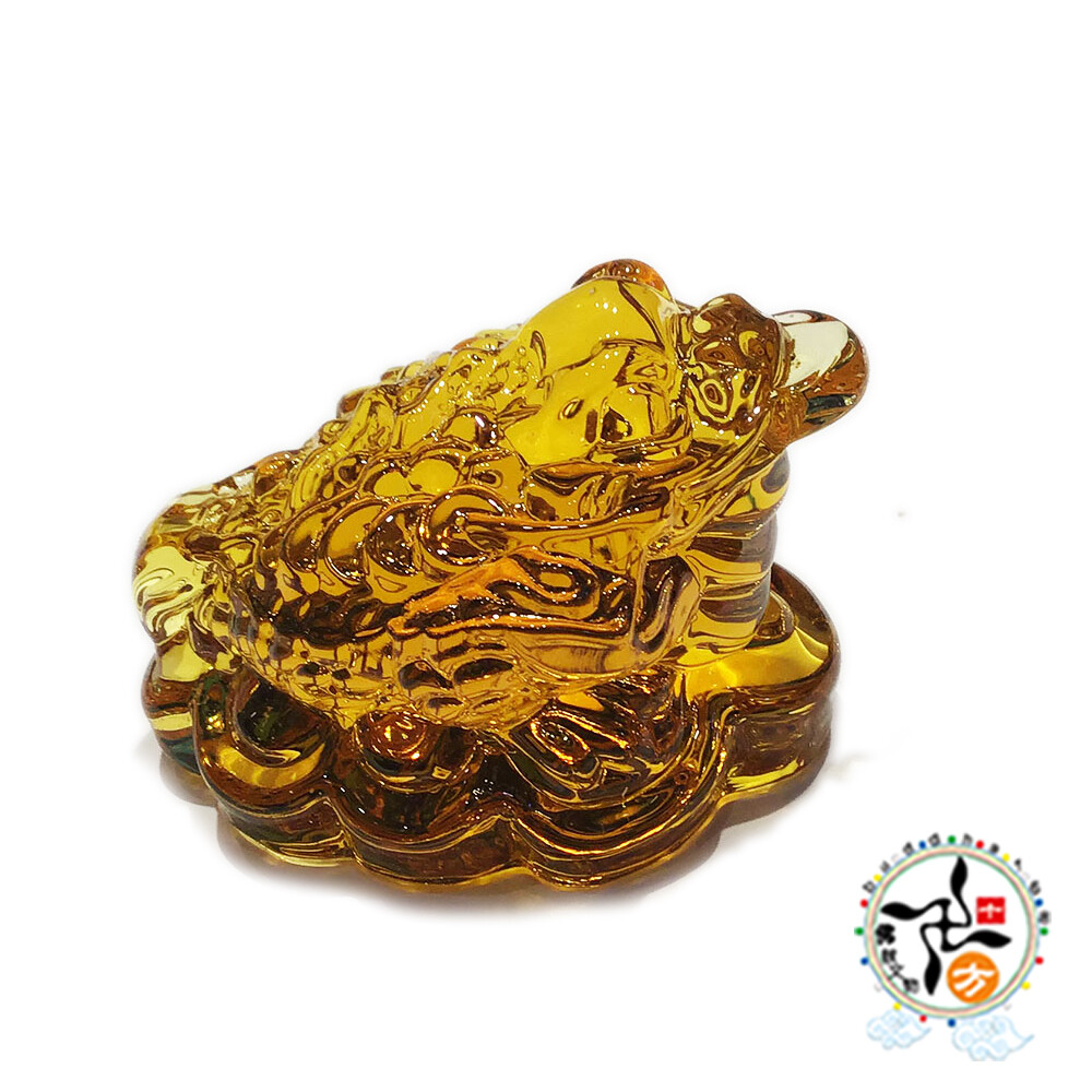 規格: 7*5*4.5公分 材質: 琉璃 介紹:金蟾為旺財之上佳用具三隻腳背背北斗七星嘴銜兩串銅錢頭頂太極兩儀腳採金錢元寶可以招財進寶避邪化凶尤其適合偏門,如彩票,股票,賭場等金蟾招財,根據以前金蟾折