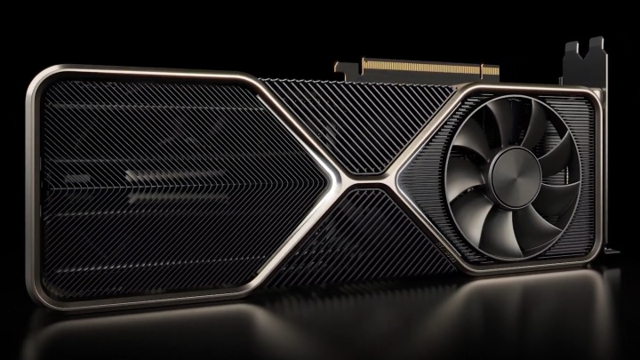 GeFocre RTX 3080的尺寸依然相當有份量。