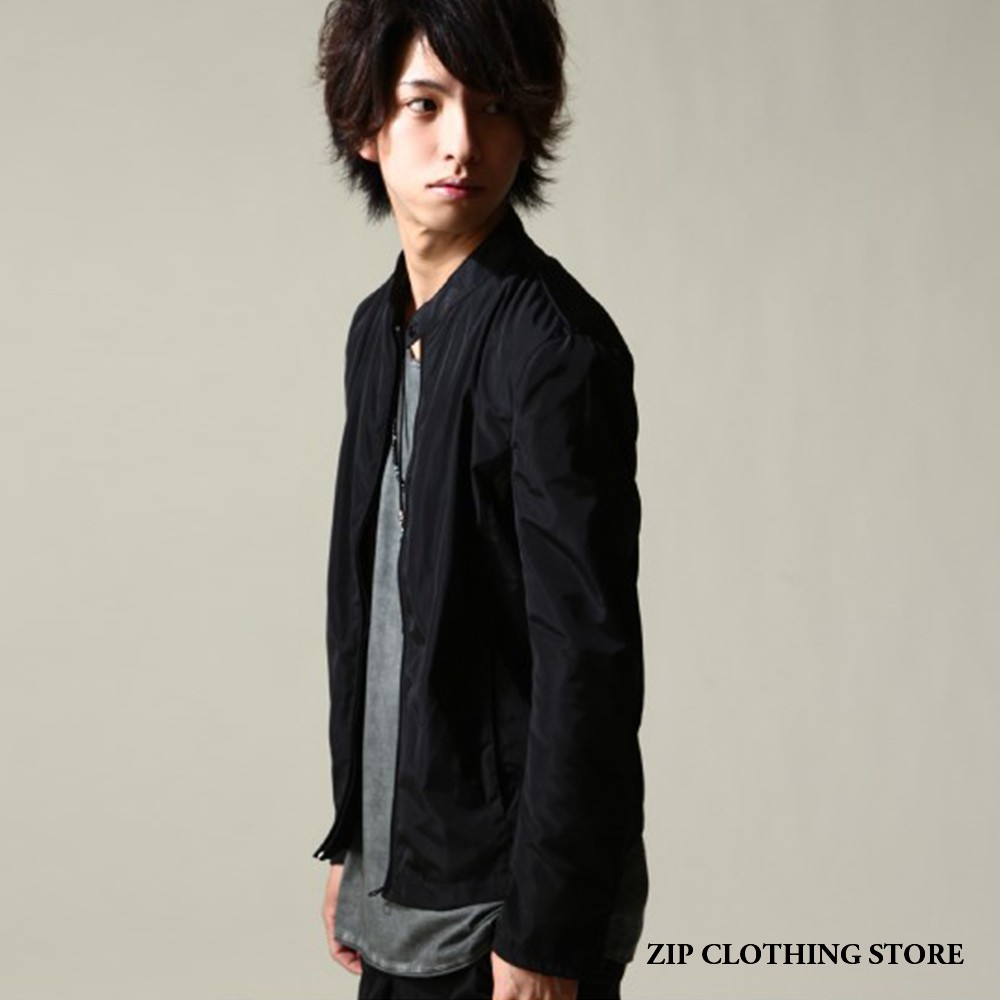 本季備受注目的『運動×摩登』流行款！【ZIP FIVE】新支線新品，注入今年流行關鍵字『運動×摩登』的騎士外套登場了！運動風格素材融入貼身窄版摩登設計，呈現至今未有時尚觀感之春季商品。廣泛百搭的『形狀