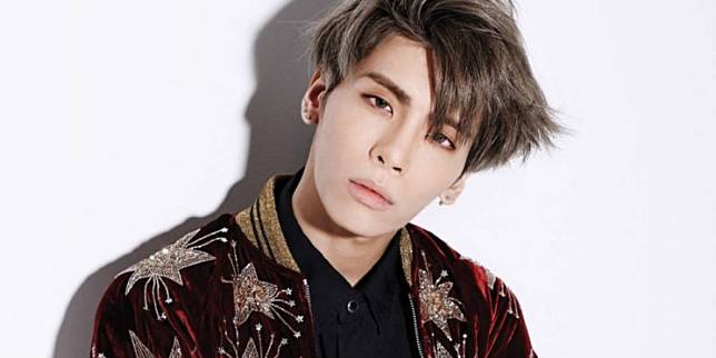 Kematian Jonghyun SHINee pada Senin (18/12) membuat penggemarnya terpukul.