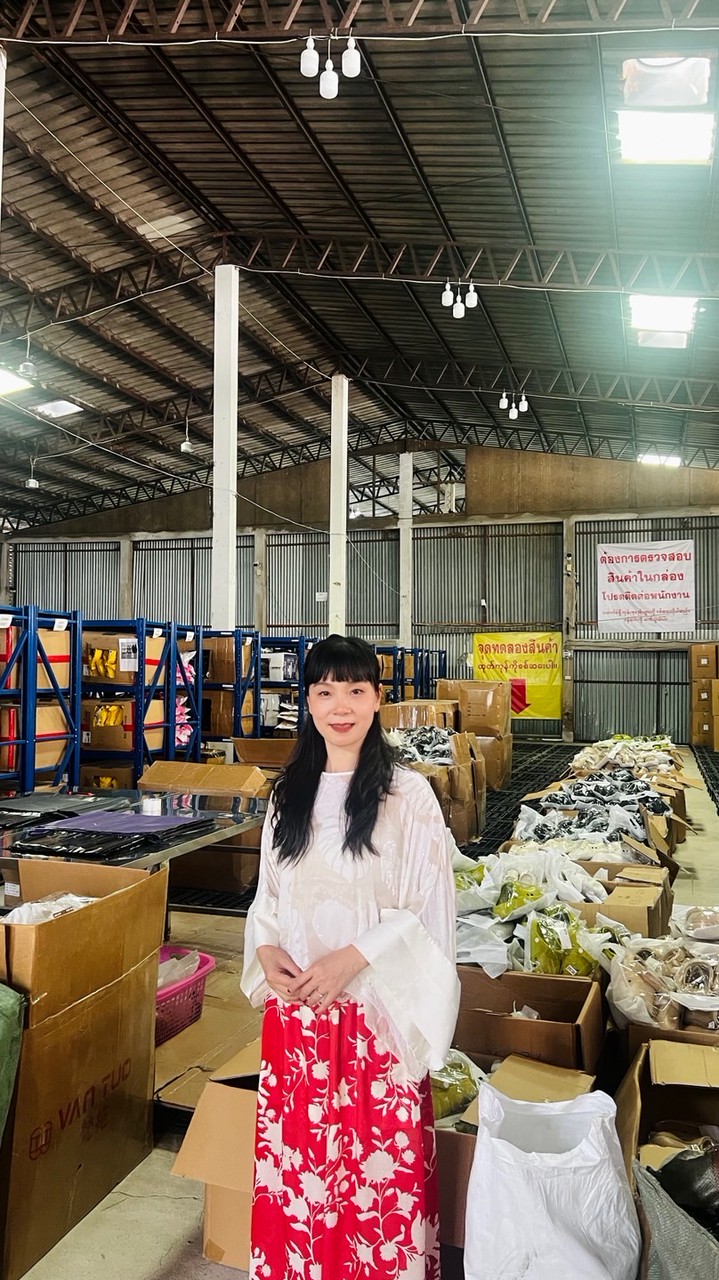 โกดังสินค้าหว่าหวา 华华仓库