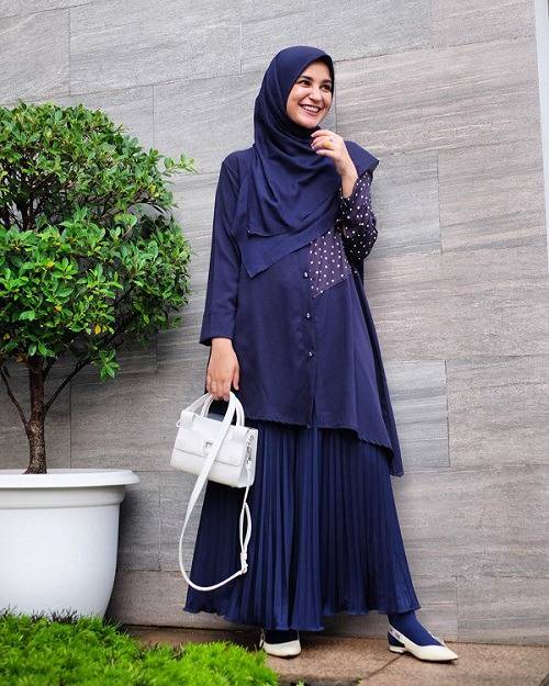 8 OOTD Rok Plisket dan Hijab Ala Shireen Sungkar Agar ...