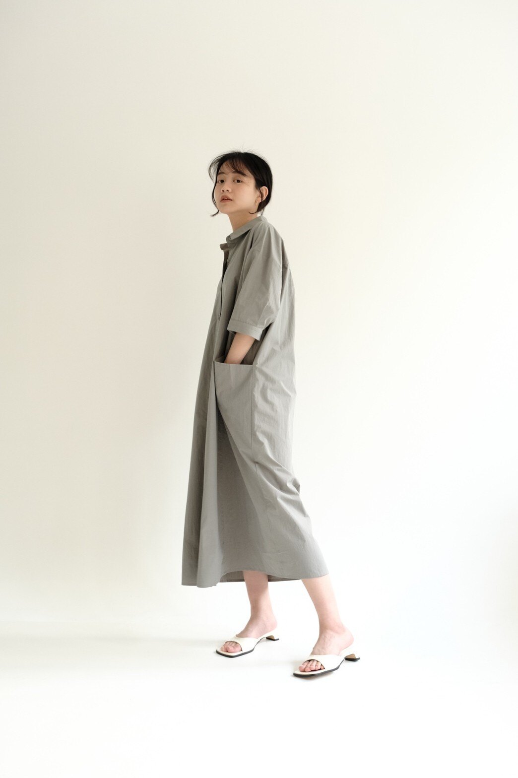 領券折$50 | CHILL 女裝 設計造型雙口袋水洗兩穿襯衫洋（灰綠/杏卡其）▶樂天99購物節 優惠碼：2009CP50