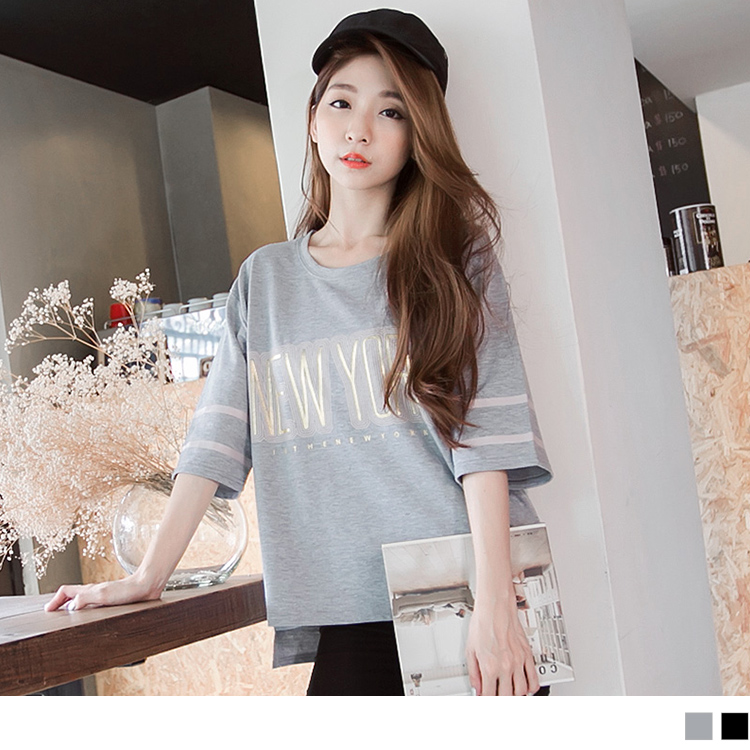 寬鬆版型 請依照個人喜愛的舒適度購買 充滿時尚感的燙金英文字呈現美式街頭氣息， 前短後長的設計剛好遮住臀部， 五分袖的版型更修飾手臂線條 ~ 簡單搭配男友褲和球鞋，個性休閒感立現 ~ ********