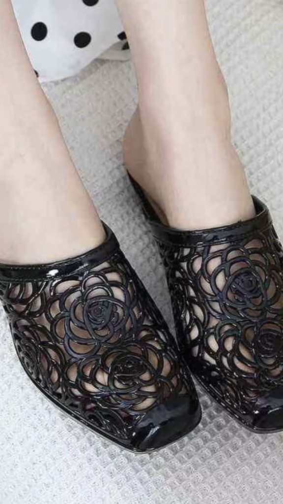 🟥💜 (T14) ร้านมธุรส - รองเท้าดอกไม้พลาสติก