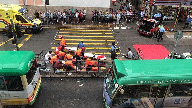 Ten Hurt In Hong Kong Island Taxi Crash During Morning Commute