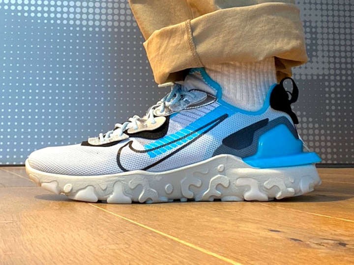 3mのリフレクターがガッツリ付いてキラッと光る ナイキ リアクト ビジョン