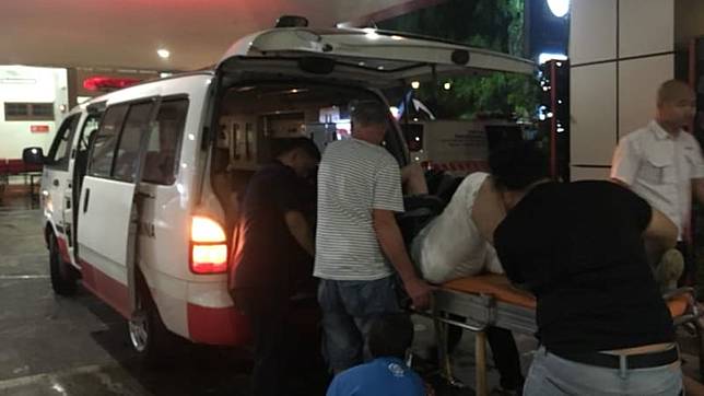 Ridwan Kamil Minta Maaf pada Bule yang Kejeblos Trotoar 