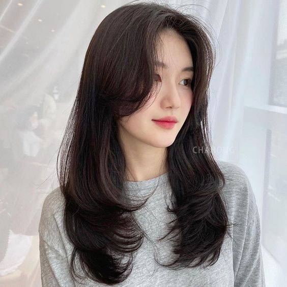 Variasi Gaya Rambut Layer Panjang Wanita Agar Wajah Tidak Terlihat Tua Womantalk Com Line Today