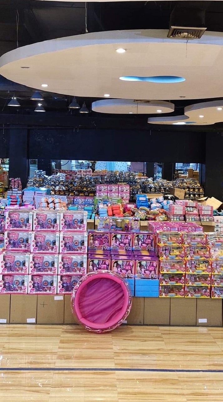 รับหิ้วของเล่นในงานsaleของเล่น100บาททุกชิ้น