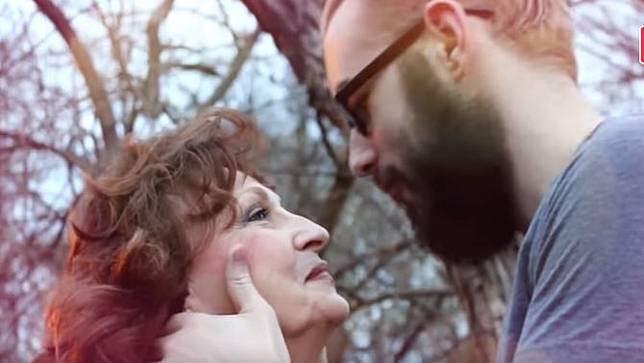 Bocah 8 Tahun Nikahi Nenek? Inilah 5 Pernikahan Nenek dengan ABG!