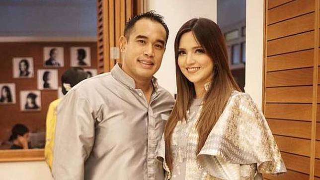 [Bintang] Nia Ramadhani dan Ardi Bakrie