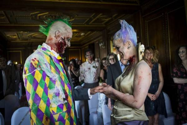 8 Foto Pernikahan Bertema Zombie Ini Bikin Kamu Bergidik 8 Foto Pernikahan Bertema Zombie Ini Bikin Kamu Bergidik