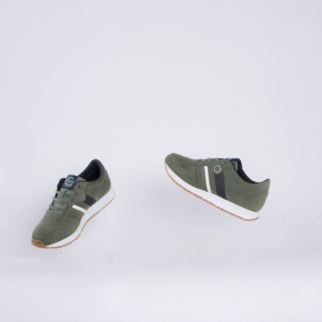 它擁有與藍色花崗岩相彷的漂亮紋路，卻有著藍色花崗岩所沒有的柔軟度。 有如法國丘陵地的曲線，是此款線條設計上的主要概念，其靈感即源自法國的香檳慢跑節。 fye將它作為一種祝賀 LA CHAMPENOIS