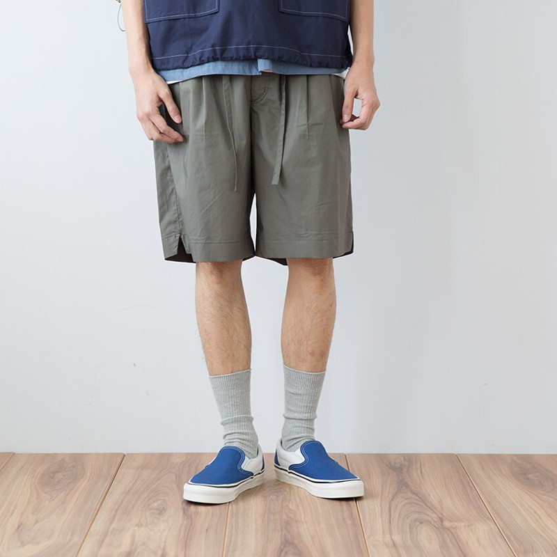 【plain-me】微瑕好物 防潑水高密棉質寬版短褲 (橄綠 淺灰) COP1709