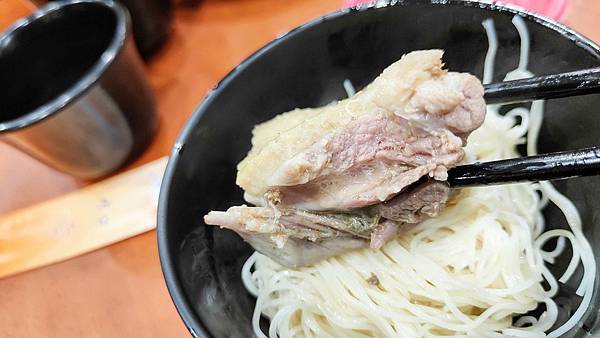 【桃園美食】台灣番鴨牧場-不限金額麻油麵線、雞油拌飯免費吃到飽，CP值爆表的美味餐廳