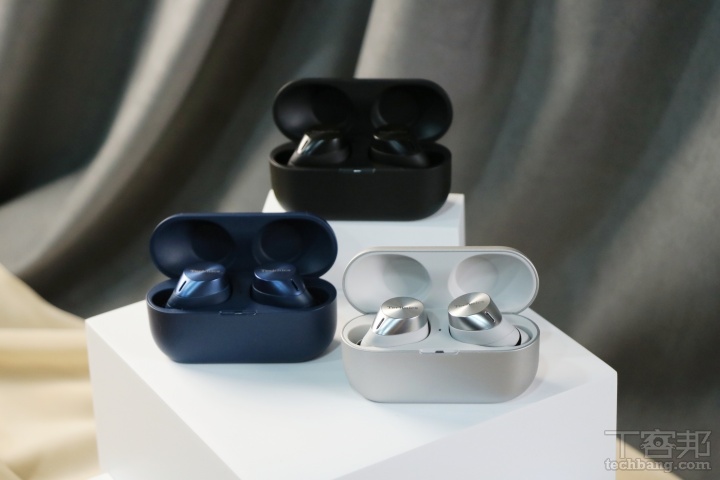 AZ60M2 共有黑、銀、午夜藍三色選擇。