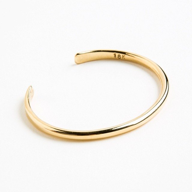 18K 黃金或玫瑰金 (本商品圖片為黃金)，尺寸 L 手環重約 31 公克。 訂製到貨時間：特殊高單價訂製商品下單前，請特別留意以上尺寸建議，下訂後約 2~3 周到貨。 產地/製造方式 由金屬工藝職人