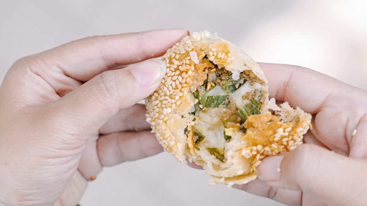 老饕激推口袋名單！雙北６家秒殺排隊燒餅：15元開吃、超厚芋頭餡、狂掃40顆