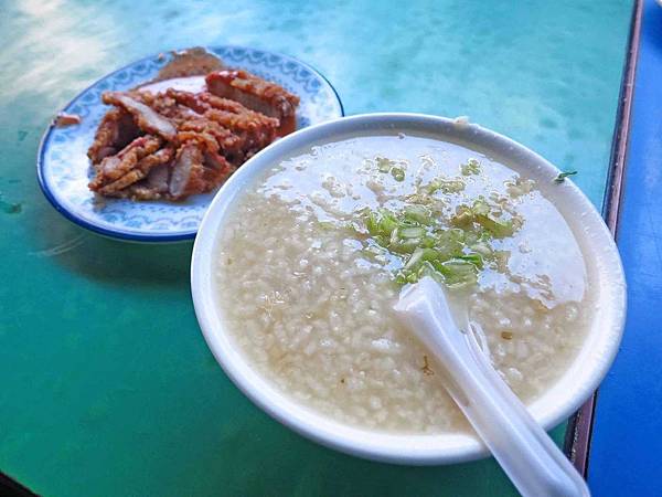 【三重美食】大同南路香菇肉粥-市場裡的美食