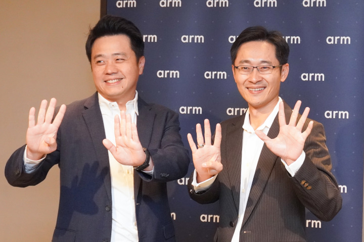 Arm台灣總裁曾志光與應用工程總監徐達勇在會議中說明許多Armv9架構的特點。
