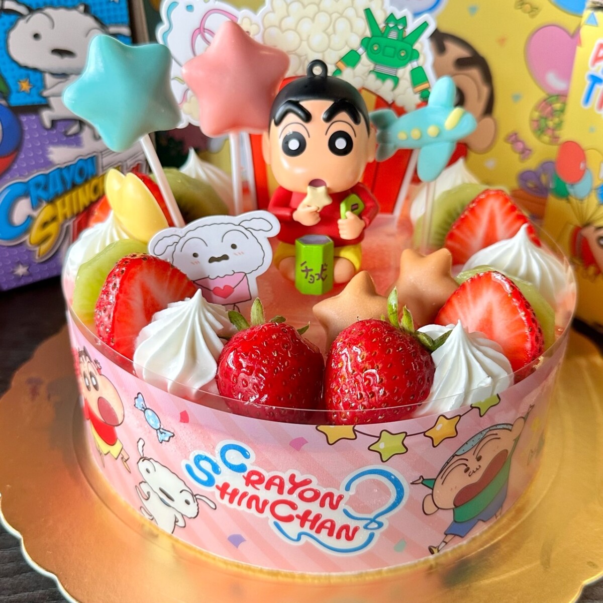 蠟筆小新在85℃！85℃獨家開賣4款蠟筆小新蛋糕，小新一家、動感超人現身再送小新公仔