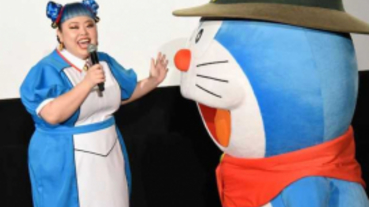 藍色連身裙+紅點圓尾裝飾 渡邊直美完美Cos哆啦A夢