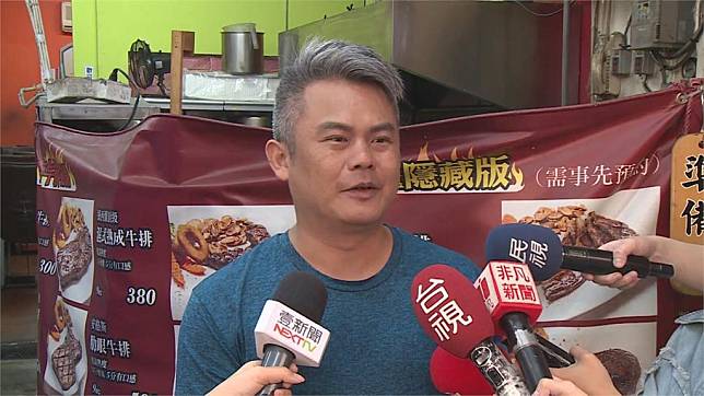男闖牛排店9塊豬排「現偷現煎還洗鍋」 隔壁麵攤大驚：你是哪位？