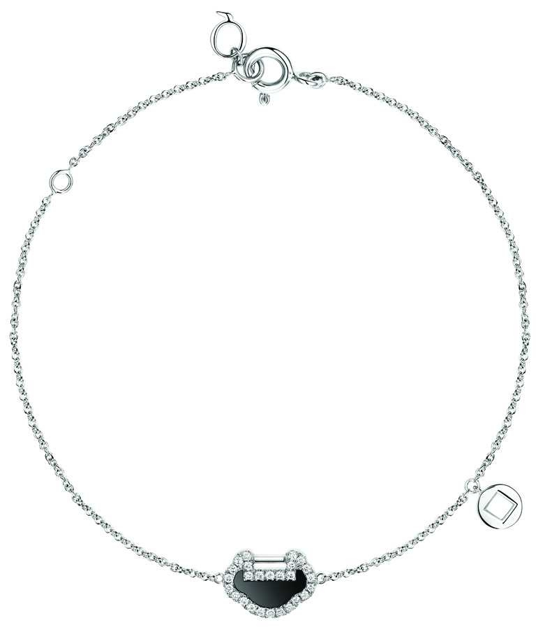 Qeelin「Petite Yu Yi系列」18K 白金鑲鑽縞瑪瑙手鍊╱43,500元。（圖╱Qeelin提供）