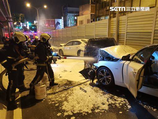 台中連環撞7傷　騎士人帶車慘遭夾燒