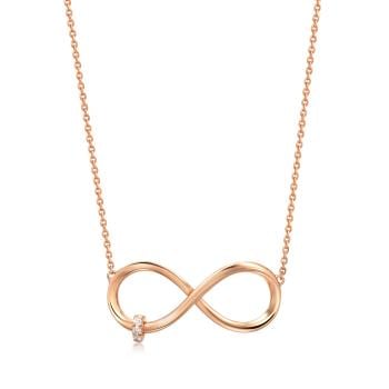 短身頸鍊搭配可活動鑽石配件，將寓意永恆的無限符號「∞」掛在心上，陪你走過約定一生的愛情路。
