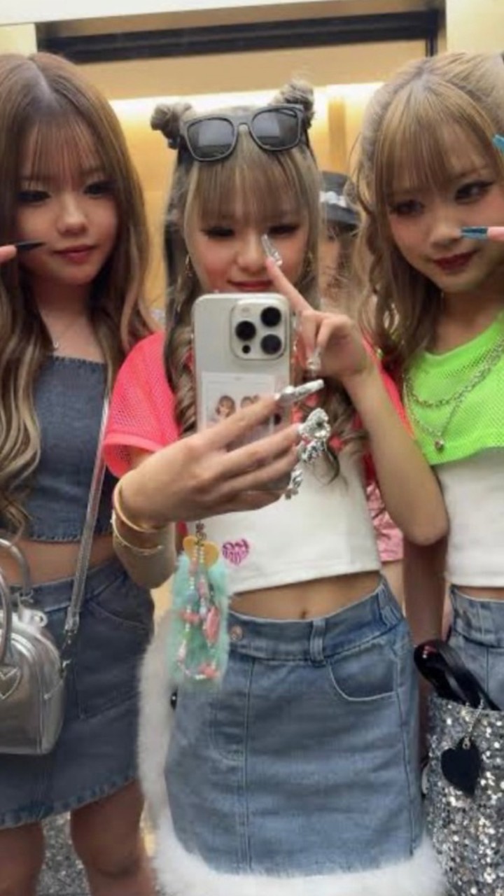 KOGYARU💛🩵🧡💜🩷💚❤️🩶💙🤎‎🤍仲良し組Ｎｏ．1
