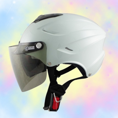 附贈鏡片、內墨鏡 良好的通風和排氣，舒爽不悶熱 符合國家CNS認證標準 台灣知名大廠製造，安全有保障 插扣式設計，簡單快速，方便拆卸