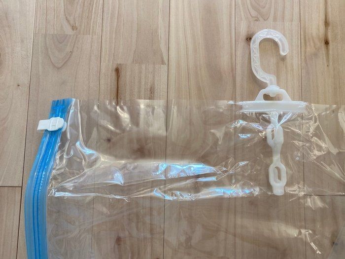 ニトリ デコホームの 衣類圧縮袋 で収納場所が3倍に