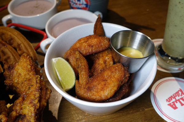 新竹東區竹科人及交大學生聚餐約會美式餐廳，LALA Kitchen新美式餐廳新竹科園店，餐點份量多楓糖鬆餅炸雞超好吃(含LALA Kitchen菜單) 