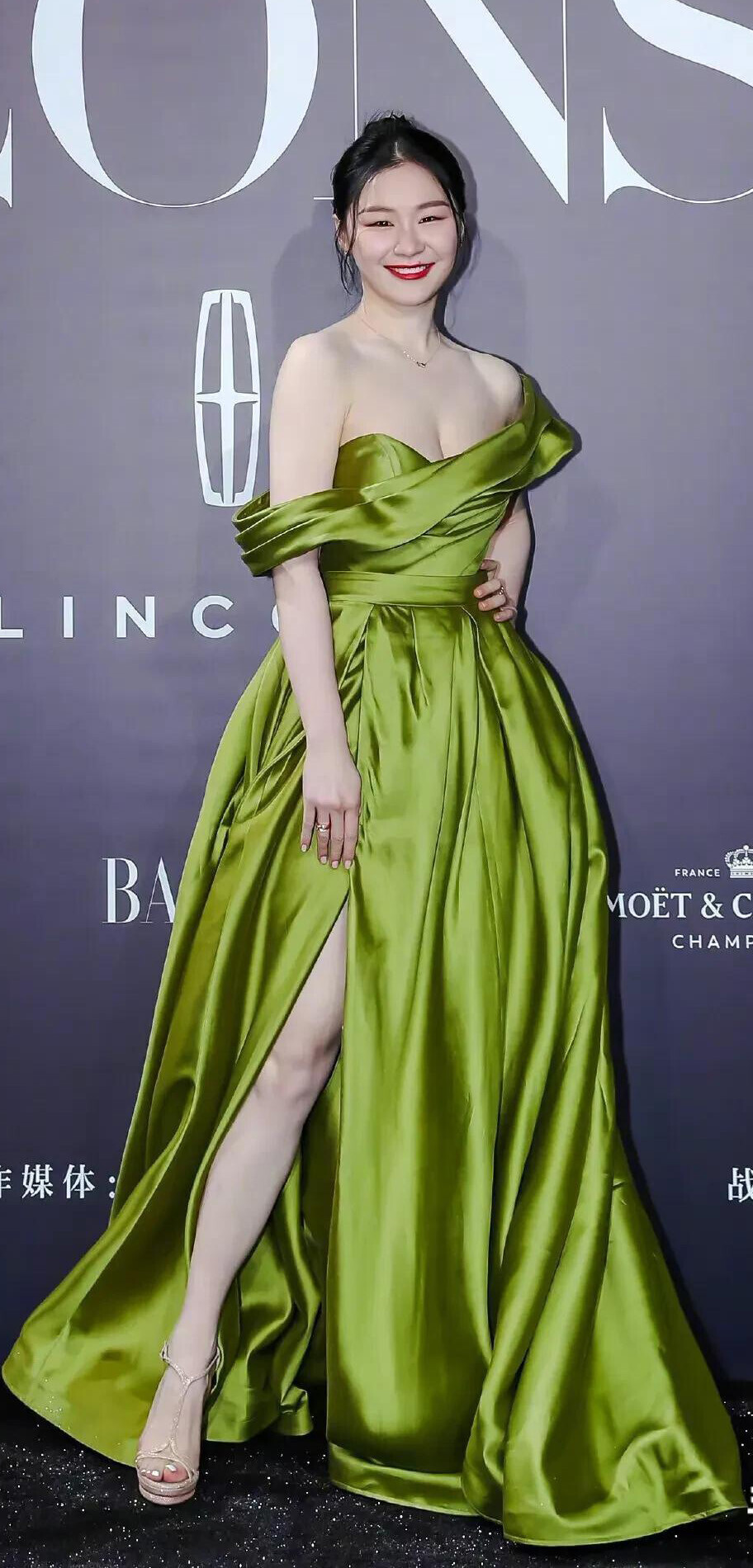 《雲之羽》演員舊照盤點！張凌赫整容瘦身，盧昱曉、陳都靈是真美，丞磊變化不大