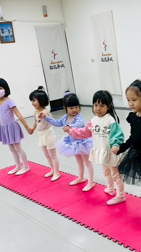 韶苑舞域幼芭二巧巧老師（影片社群）