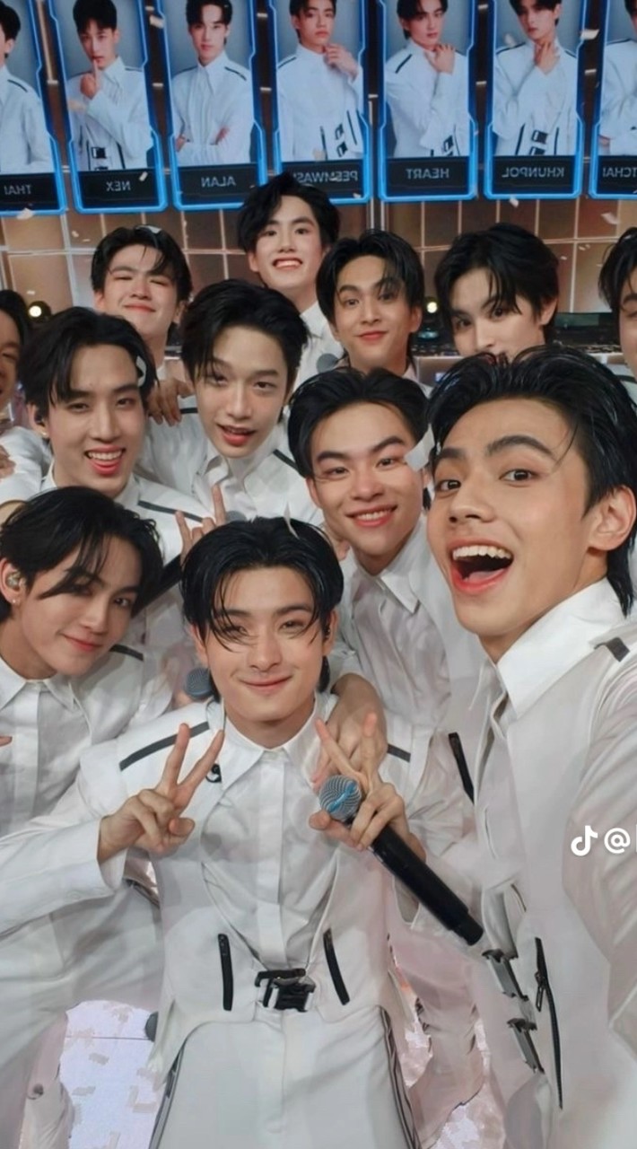 Ꮺ. 𝐵𝐸𝑈'𝑆 𝐿𝑜𝑣𝑒 𝐵𝑢𝑠Ꮺ🚍.