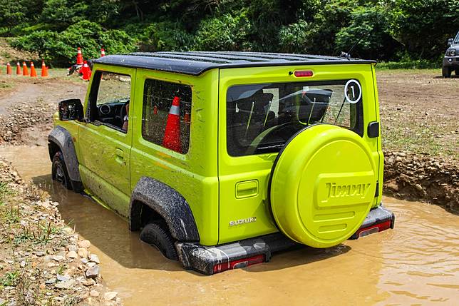 ä¸éš¨æ³¢é€æµçš„å°ç¡¬æ¼¢ 2019 Suzuki Jimny 1 5 å…¨æ–¹ä½è©¦é§•é«