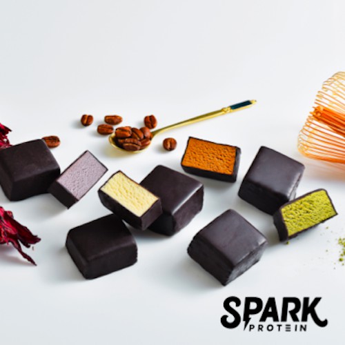 ***本商品預設為常溫運送，天然巧克力製品如遇夏季炎熱天氣運送中可能有融化狀況，請冷藏降溫後食用***全新不黏牙配方！濃郁香醇的微苦比利時巧克力外層，搭配4種獨家口味的高蛋白內餡，給你滿滿足的味覺感動