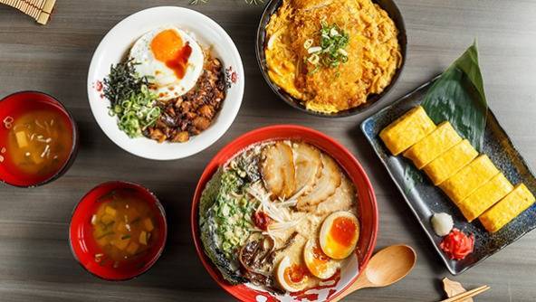 ▲「誠屋」 拉麵主要是牛骨白湯底以及醬油湯底，也有賣一些丼飯及炸雞、煎餃等小點心(圖/台北-誠屋拉麵 ATT 4 Recharge)