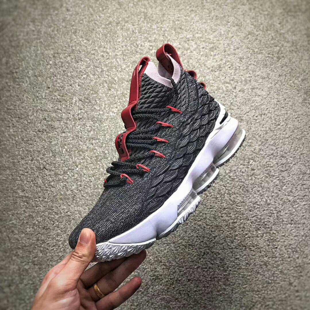 LeBron James 詹姆斯15代實戰男子籃球鞋 男款