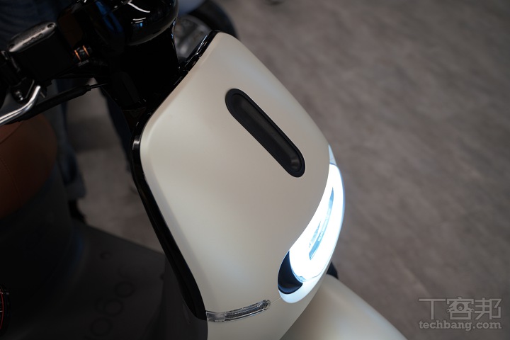 Gogoro 2 宣布小改款！加入置物架、感應卡並提升動力，同場加映 Delight 新色款