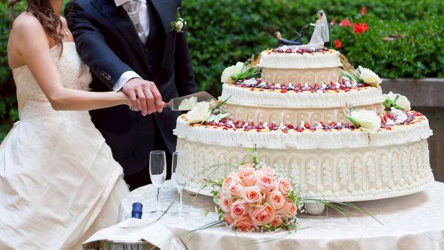 13 Fakta Kue Pengantin, Melambangkan Kesucian Hingga Berharga Rp 400 M