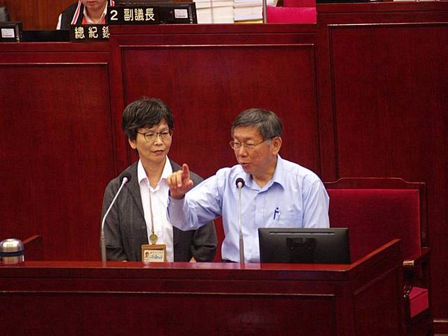 台北》不想佔職缺卻不工作影響運作，蔡壁如歸建台大火速辦理退休