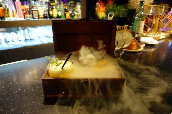 台北餐酒館聚餐-Elfin精靈餐酒館，超好拍IG網美餐酒館，水準之上的酒吧餐點，調酒超好喝的台北酒吧餐廳，台北調酒餐廳推薦