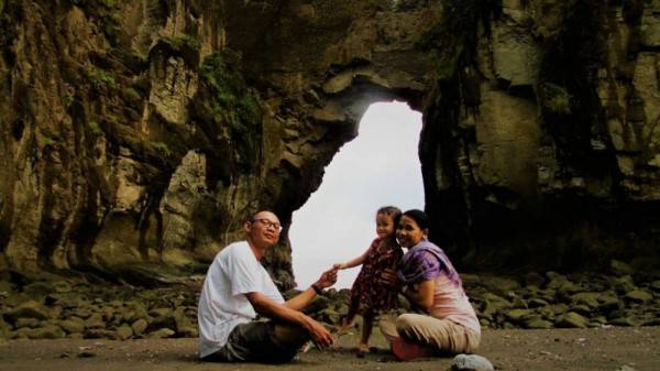 5 Pantai Terbaik Dengan Hamparan Pasir Hitam Di Ende Flores