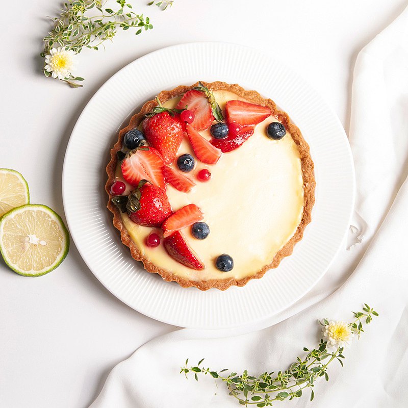 【芋見幸福鮮奶油蛋糕】體驗製作 台灣在地精選香氣濃厚芋頭品種，不甜膩且口感綿密富濃郁香氣，驚艷了味蕾，搭配法國頂級愛樂薇動物鮮奶油，入口帶點清香感、尾韻藏有榛果獨特香氣。芋泥綿密的口感，在鮮奶油的滋潤